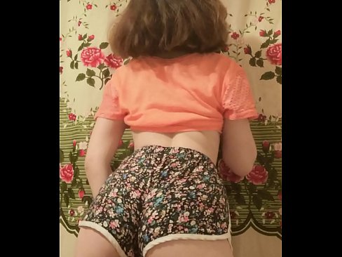 ❤️ سيڪسي نوجوان بيبي پنهنجي شارٽس کي ڪئميرا تي هٽائيندي ️❌ مقعد وڊيو