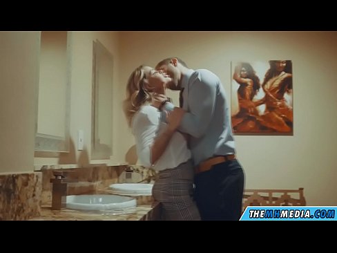 ❤️ جڏهن هڪ busty سنهري اوھان کي هڪ عوامي آرام روم ۾ seduces ️❌ مقعد وڊيو